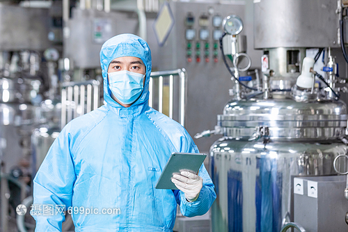 智慧工廠新篇章 化工廠技術工人與計算機軟件開發(fā)的融合創(chuàng)新